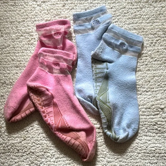 ALO Yoga | Accessories | Alo Yoga Grip Socks Set | Poshmark
